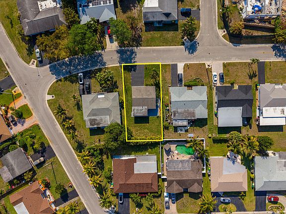 3rd image of 8107 NW 96th Avenue