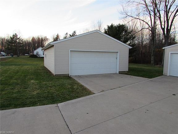 3rd image of 41398 Beechwood Dr