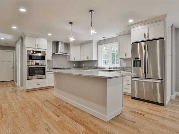 3rd image of 9 Marjorie Dr #J-16-6