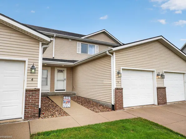 4910 Algonquin Dr, Cedar Falls, IA 50613