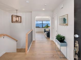 2349 W Viewmont Way W, Seattle, WA 98199