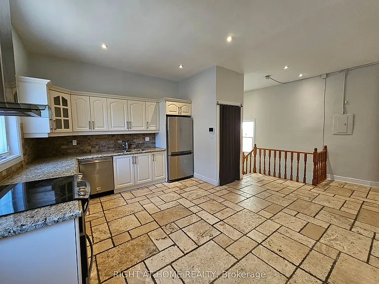 550 Yonge St #3F — Photo 7
