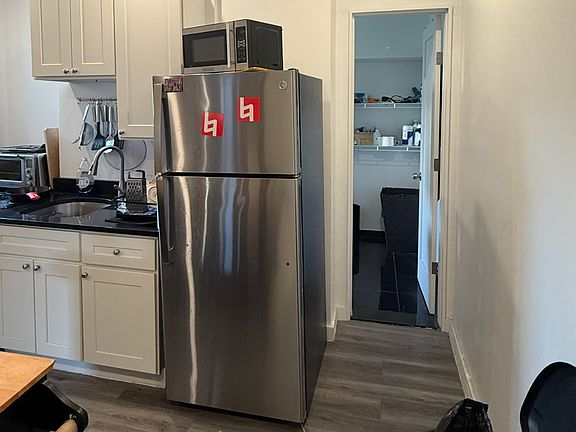 3rd image of 137 Peterborough St APT 30
