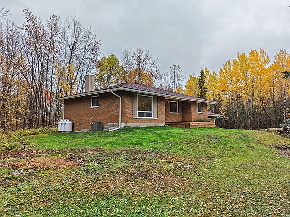 4th image of 686 Laplage Rd