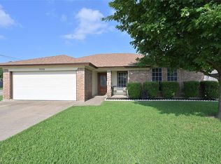 7636 Maplehill Rd, Watauga, TX 76148