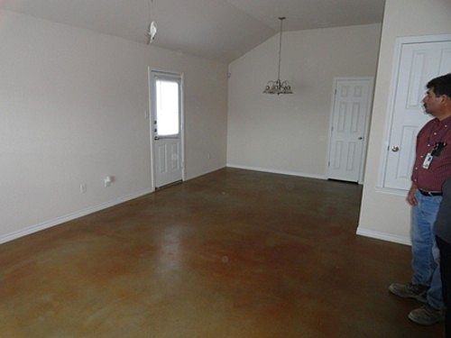 3rd image of 4009 Cambridge Dr APT A