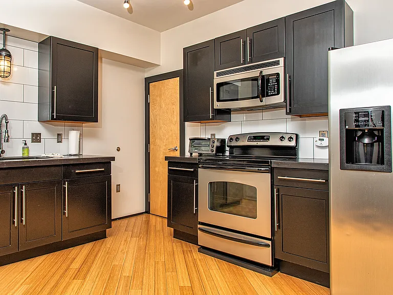 215 E 3rd St #3D — Photo 7