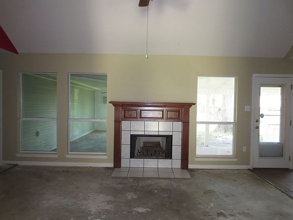 3rd image of 43240 S Henderson Ave