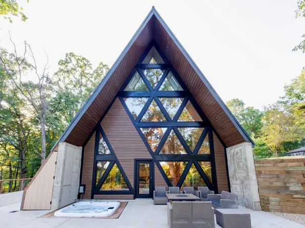 N1164 Forest Dr, Genoa City, WI 53128