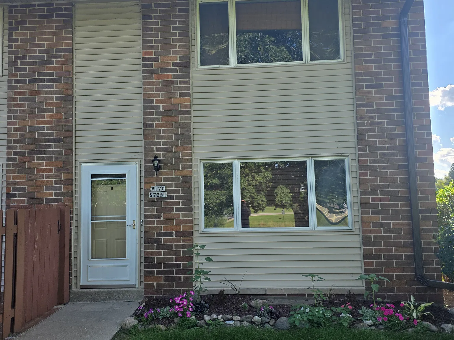 2 bed, 1.5 bath, 1216 sqft, $1,750 — Photo 2