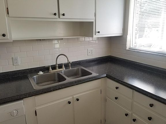 4th image of 4928 Arbor Village Dr