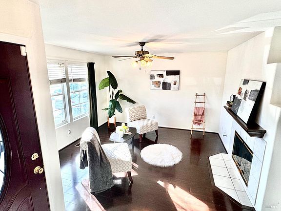 3rd image of 560 Horizon Way