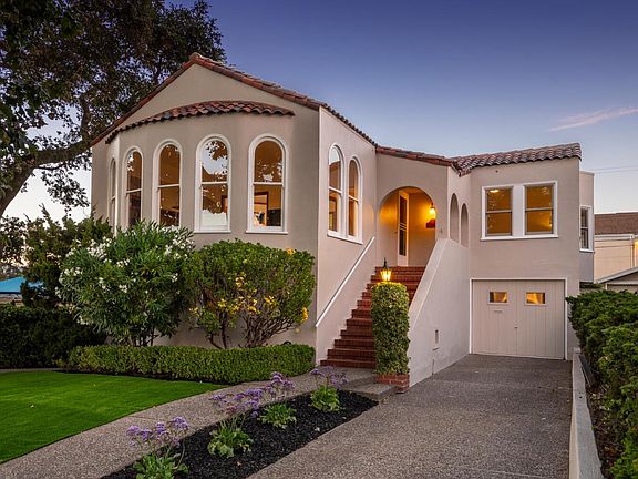 2nd image of 1324 Cabrillo Ave