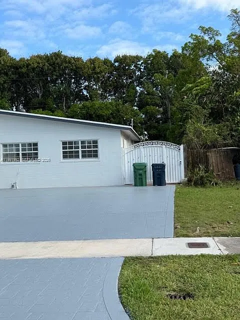 Building Photo - 12455 SW 185th Ter #2