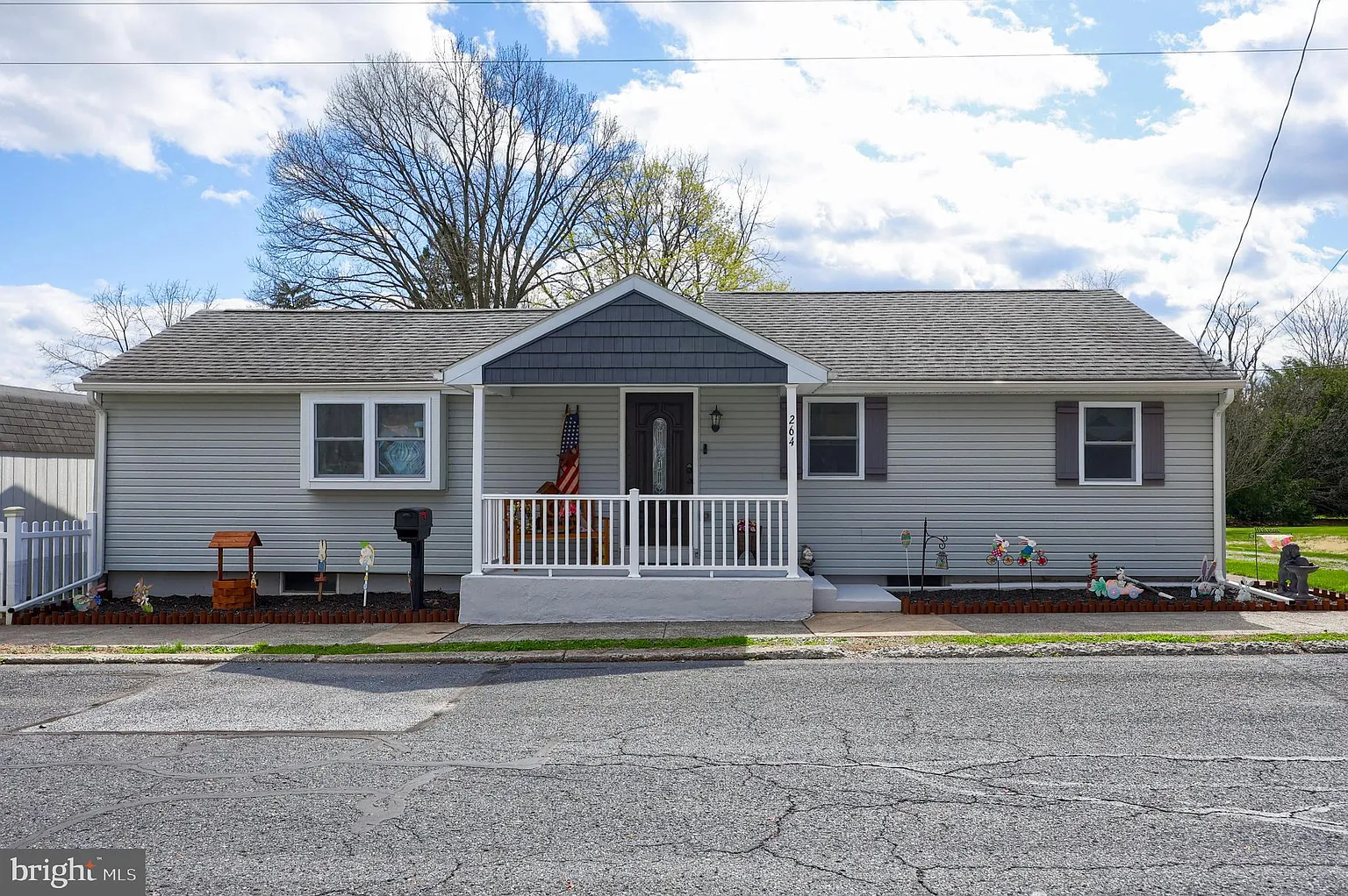 264 Noble St photo 1