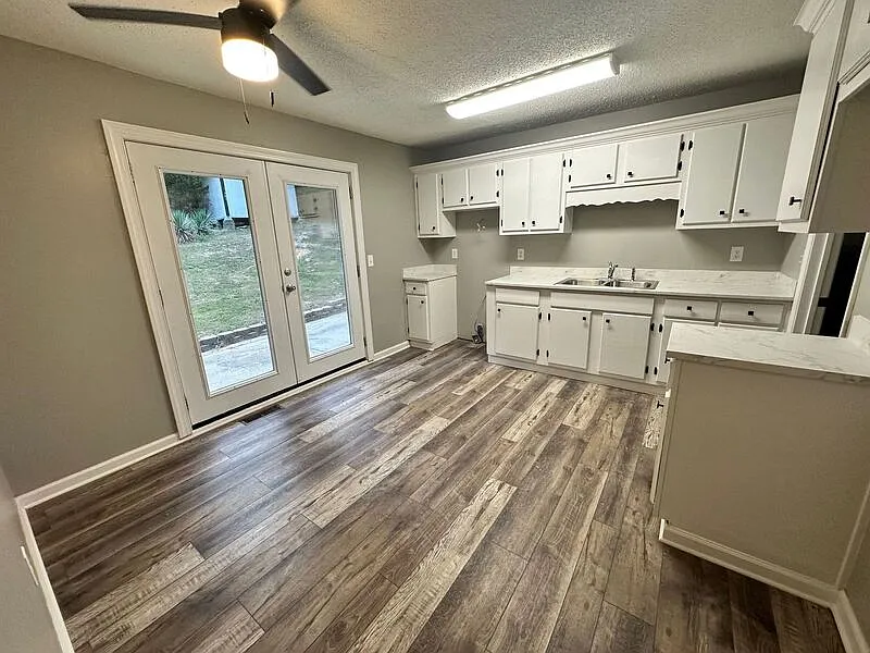 3 bed, 1.0 bath, 1030 sqft, $1,400 — Photo 4