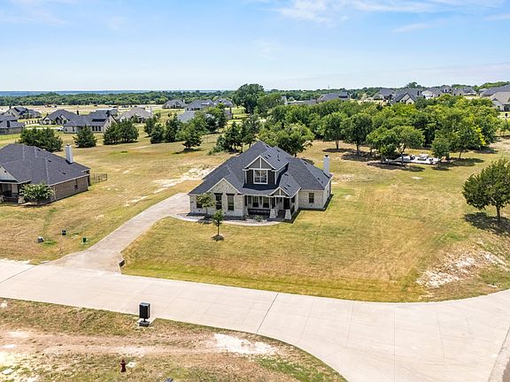 3rd image of 410 Silo Ct
