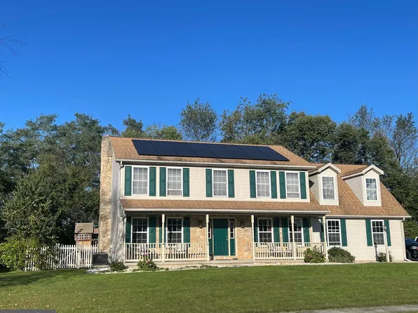 18 Arlington Dr, Carlisle, PA 17015