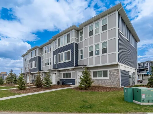 33 Merganser Dr NW #203, Chestermere, AB T1X 2S3