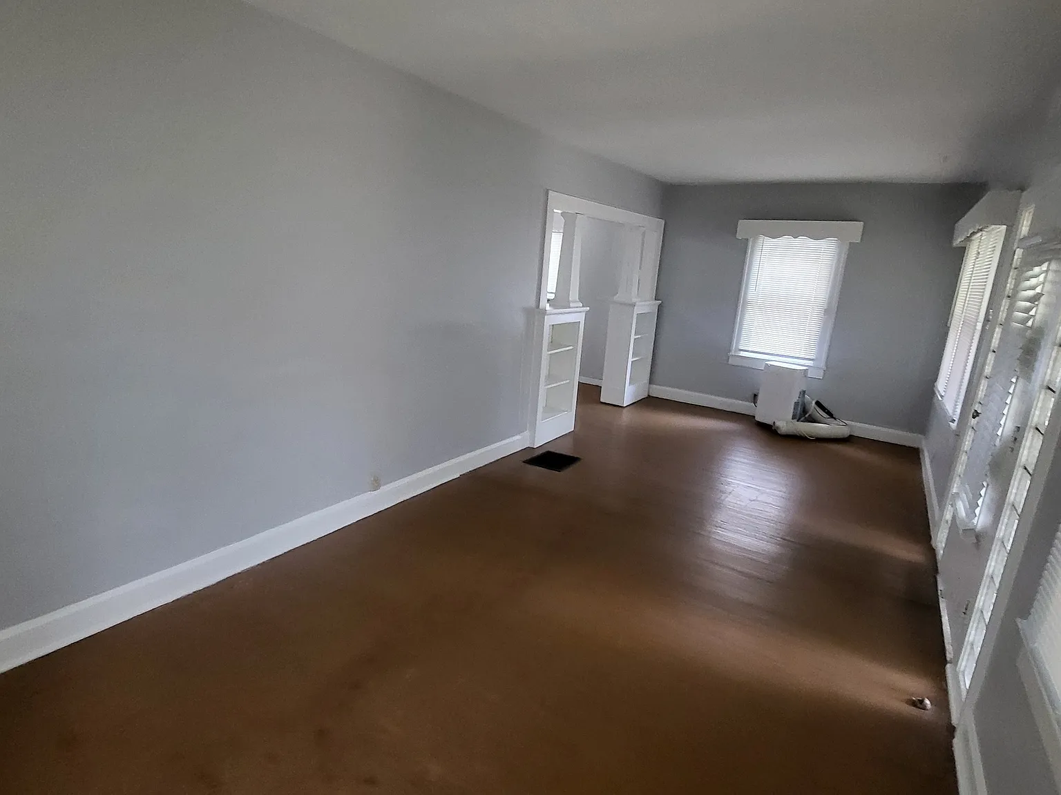 2 bed, 1.0 bath, 912 sqft, $1,150 — Photo 2