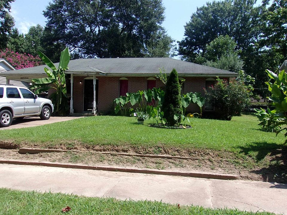 2nd image of 3220 Mario St