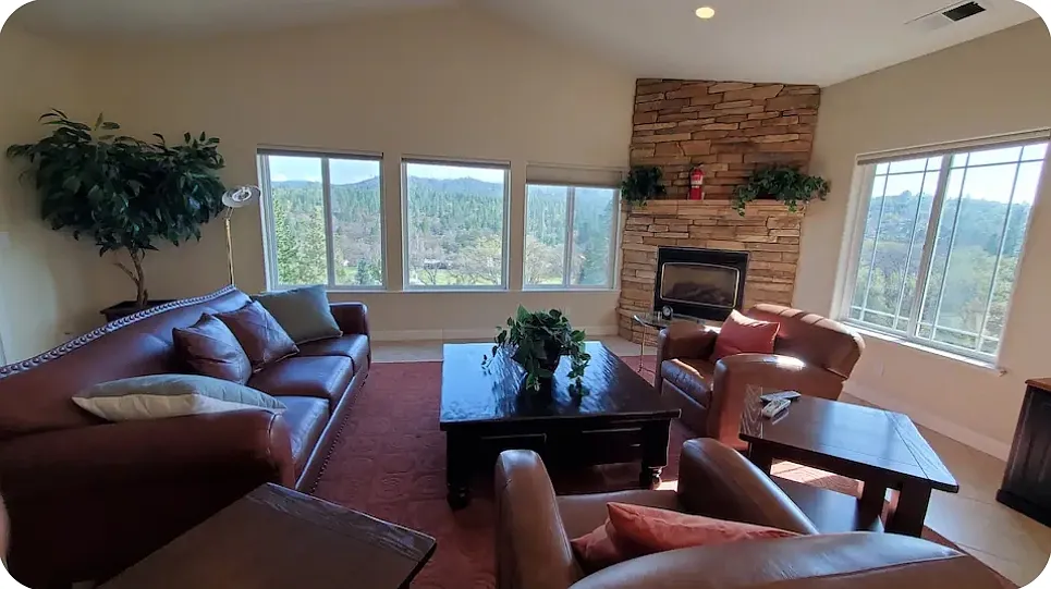 5 bed, 3994 sqft, $4,499 — Photo 3