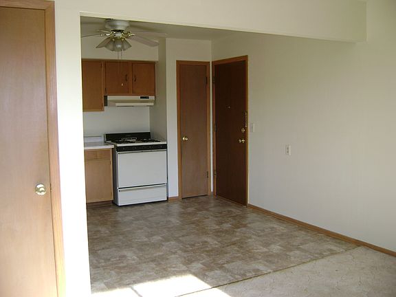 3rd image of 323 Cottonwood Ave APT 8