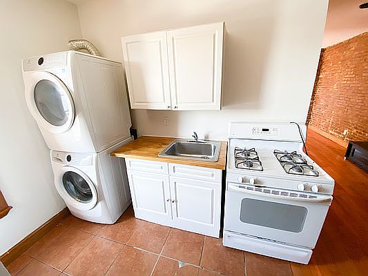 3rd image of 2247 1st Ave #11