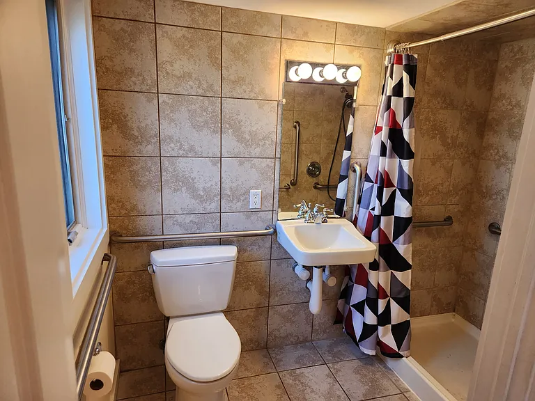 84 S Valley Rd #B — Photo 9