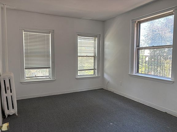2nd image of 5 Braemore Rd APT 10
