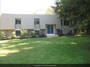 31 Rocklyn Dr, West Simsbury, CT 06092