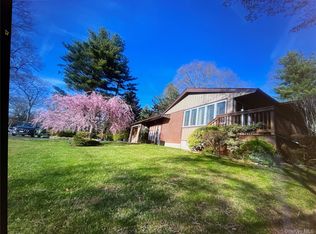 271 Terry Rd, Smithtown, NY 11787