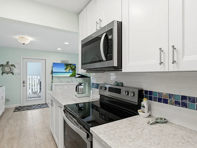 1065 Gulf Shore Blvd N #1 — Photo 23