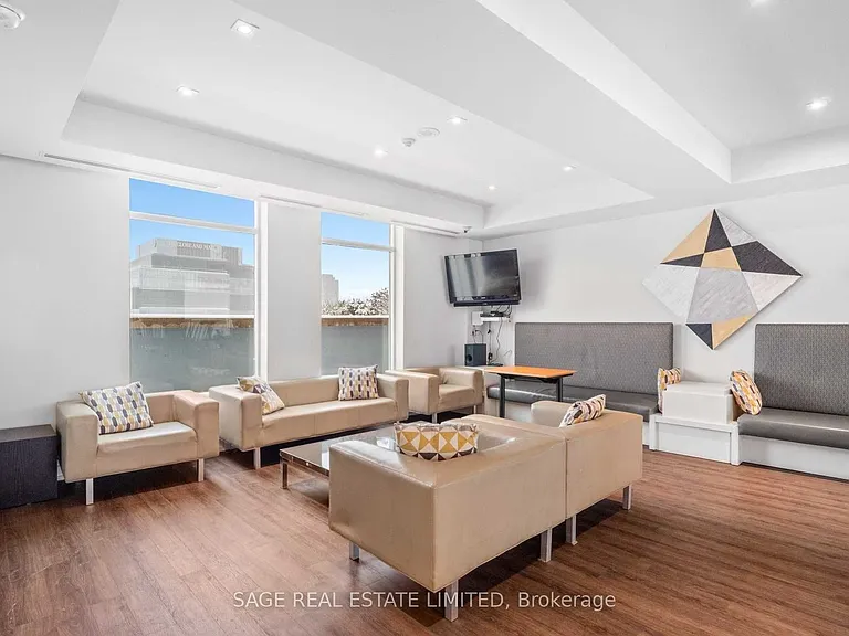 230 King St E #504 — Photo 16