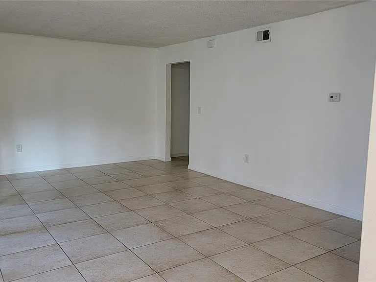 4023 Versailles Dr #4023F — Photo 10