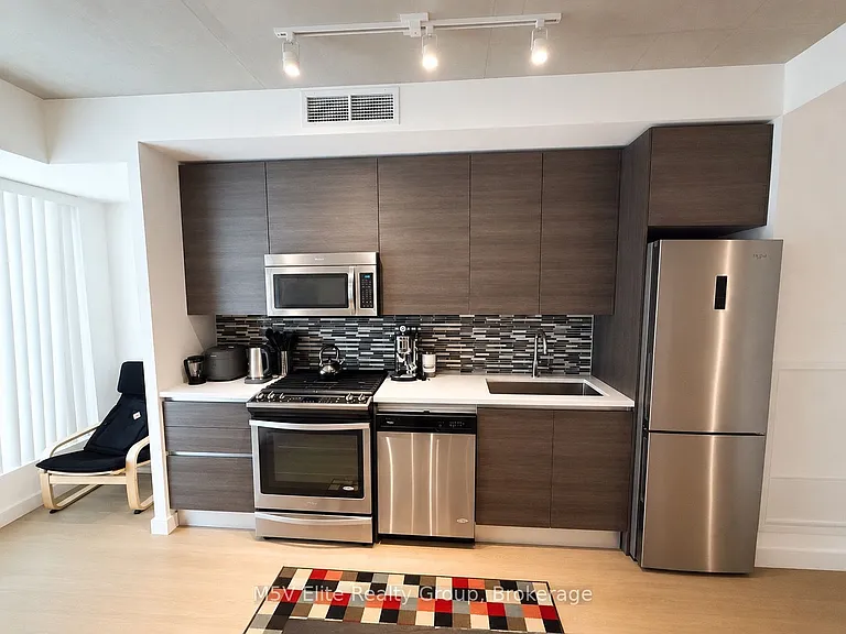 111 Bathurst St #426 — Photo 2