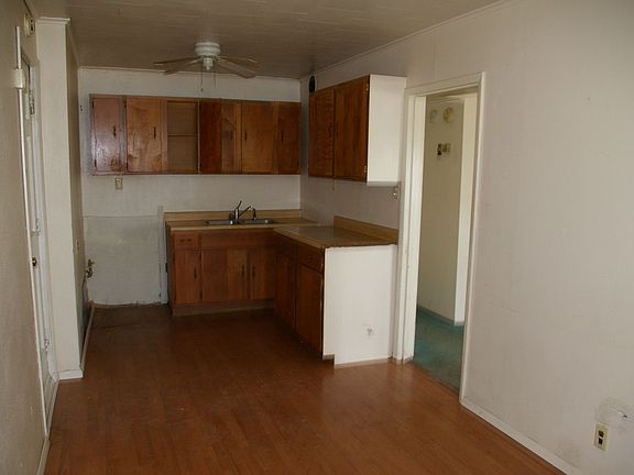 4th image of 401 W Thomas St