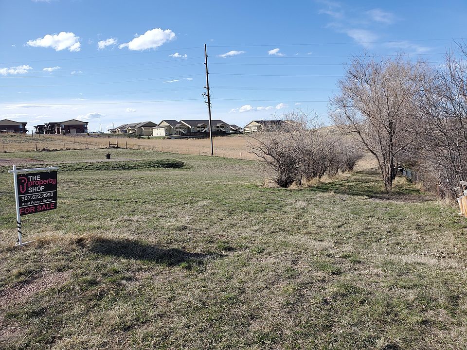2nd image of 2706 Meadow Ln