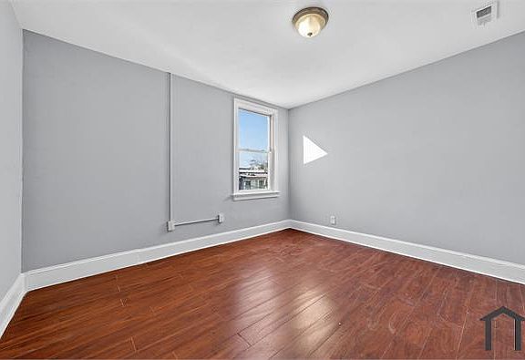 3rd image of 1235 Penn St NE APT 2