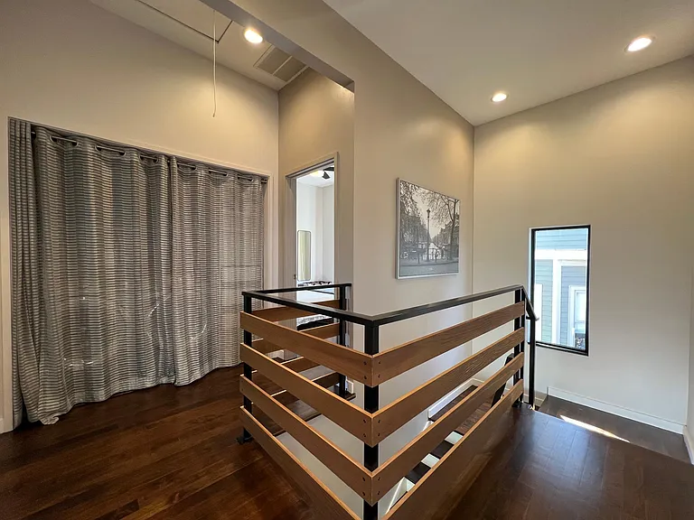 504 Morgan St NE — Photo 31