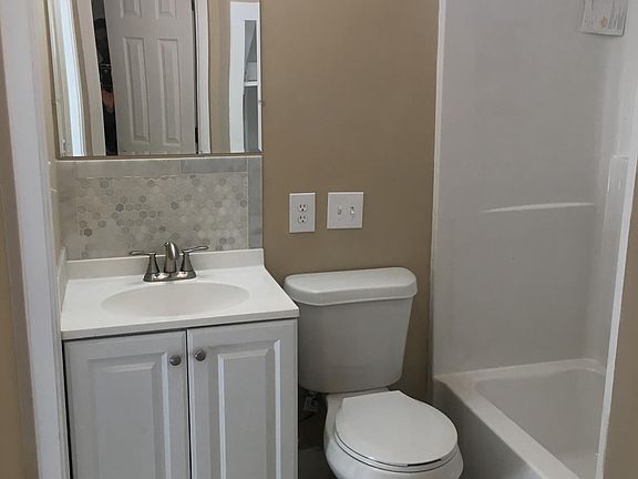 4th image of 422 Doniphan St