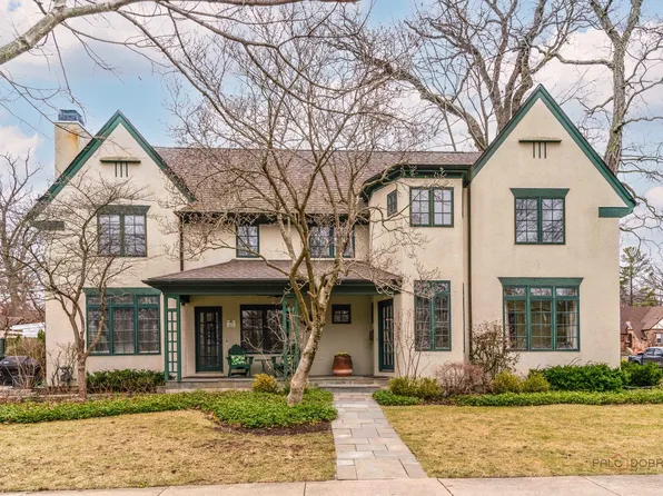 249 E Sheridan Pl, Lake Bluff, IL 60044