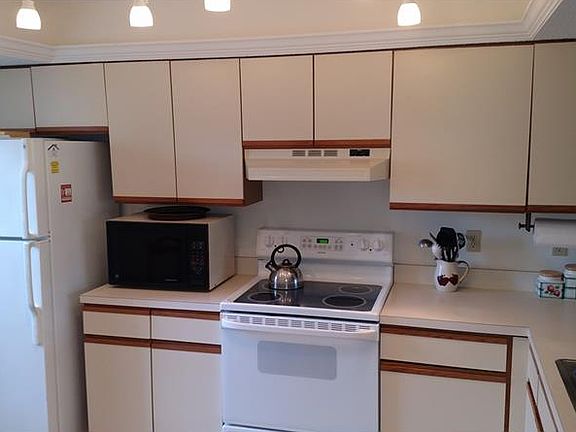 2nd image of 4542 Weybridge St #41