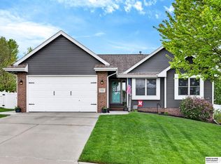 21211 McClellan Dr, Gretna, NE 68028