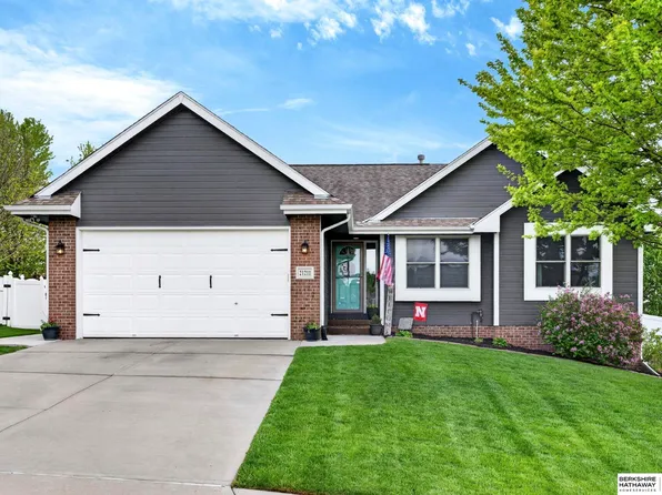 21211 McClellan Dr, Gretna, NE 68028