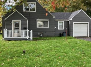 9 Parkwood Dr, East Syracuse, NY 13057