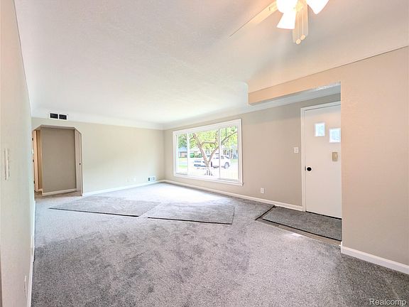3rd image of 3010 Cheyenne Ave