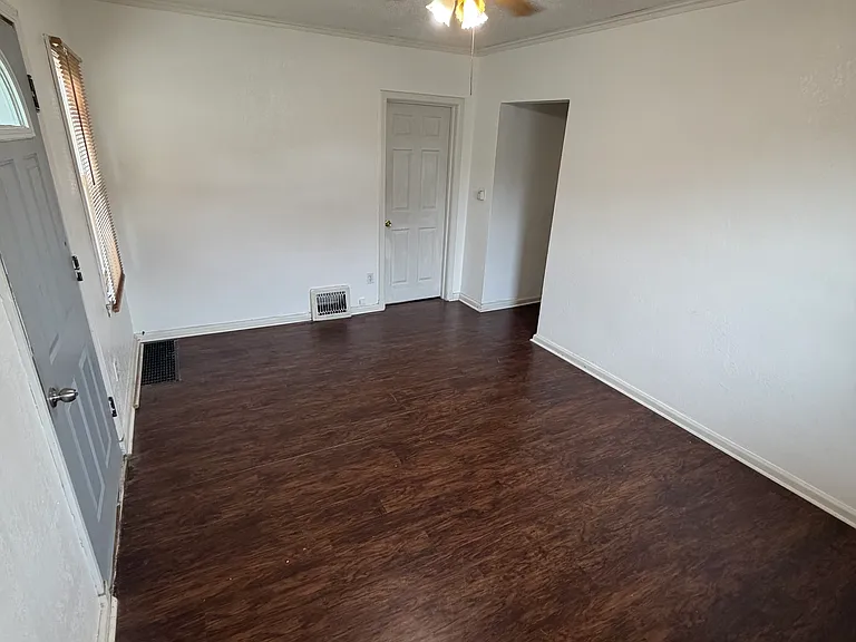 122 W 10th St N #1 — Photo 1