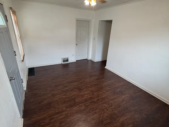 122 W 10th St N #1, Newton, IA 50208