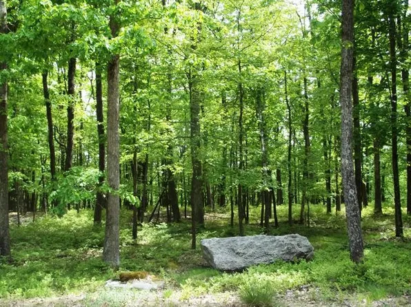 24 Turnberry Ln, Hazle Township, PA 18202